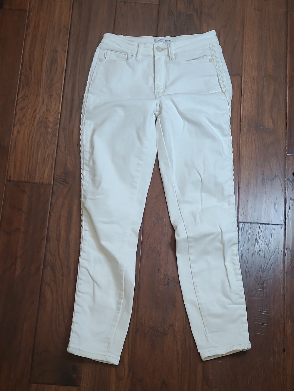 Judy Blue White Skinny Jeans with Braided Detail down the Outseam Size 3/26